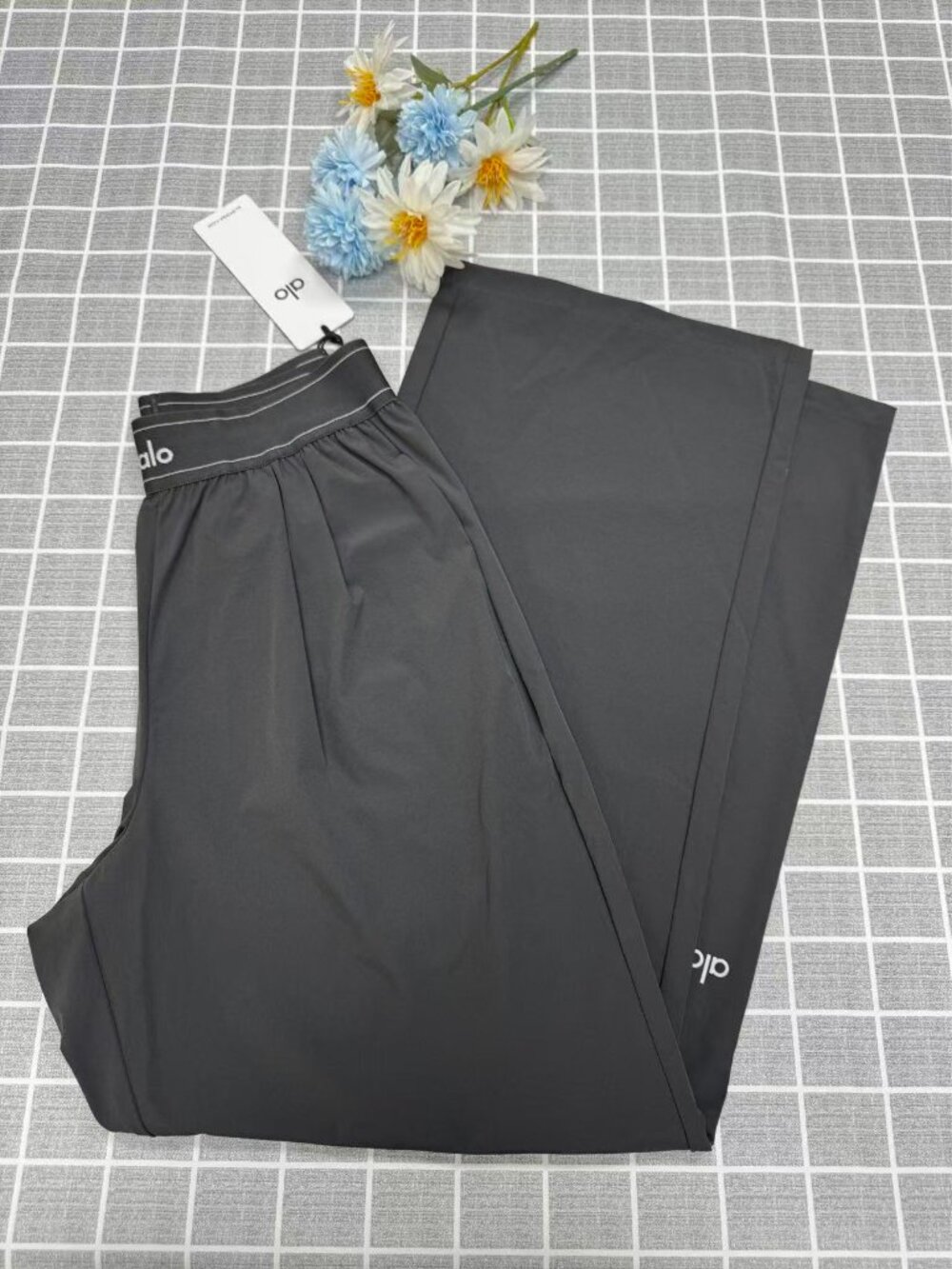 Brand New  💐 ALO Yoga Classic Dark Grey Loose Fit Regular Women's Suit Trousers - Picture 2 of 6